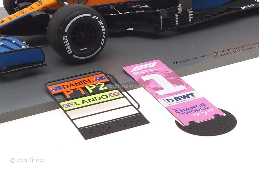 McLaren MCL35M Winner GP Italien 2021 Daniel Ricciardo/pit board Spark 1:18 18S602 McLaren MCL35M Winner GP Italien 2021 Daniel Ricciardo/pit board Spark 1:18 18S602