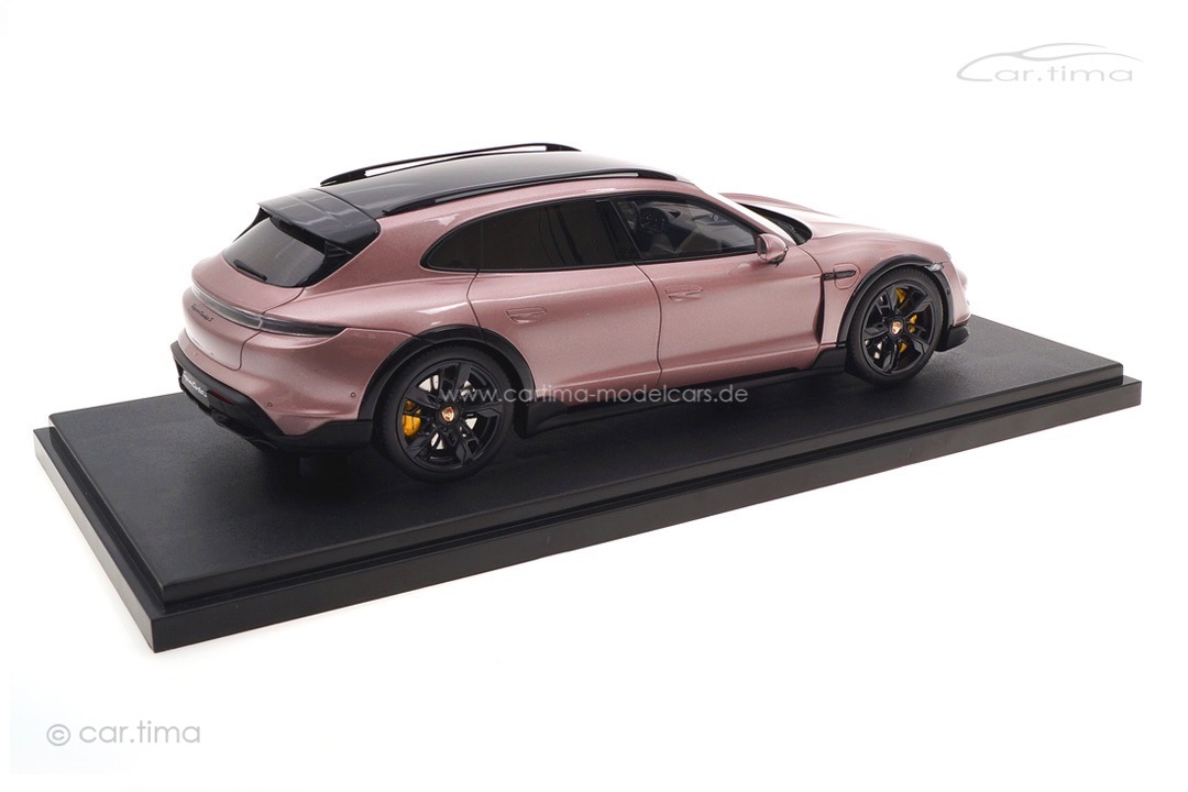 Porsche Taycan Turbo S Cross Turismo 2022 Frozen Berry met. GT Spirit 1:18 GT440 Porsche Taycan Turbo S Cross Turismo 2022 Frozen Berry met. GT Spirit 1:18 GT440