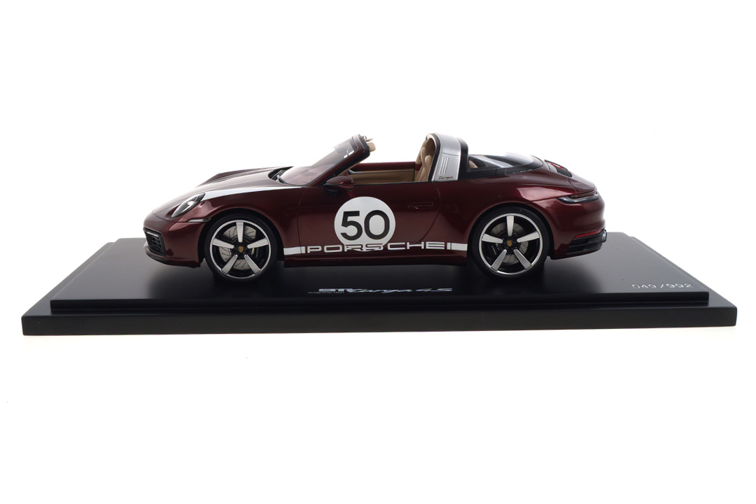 Porsche 911 (992) Targa 4S Heritage Design Cherryrot Spark 1:18 WAP0219110MTRG Porsche 911 (992) Targa 4S Heritage Design Cherryrot Spark 1:18 WAP0219110MTRG