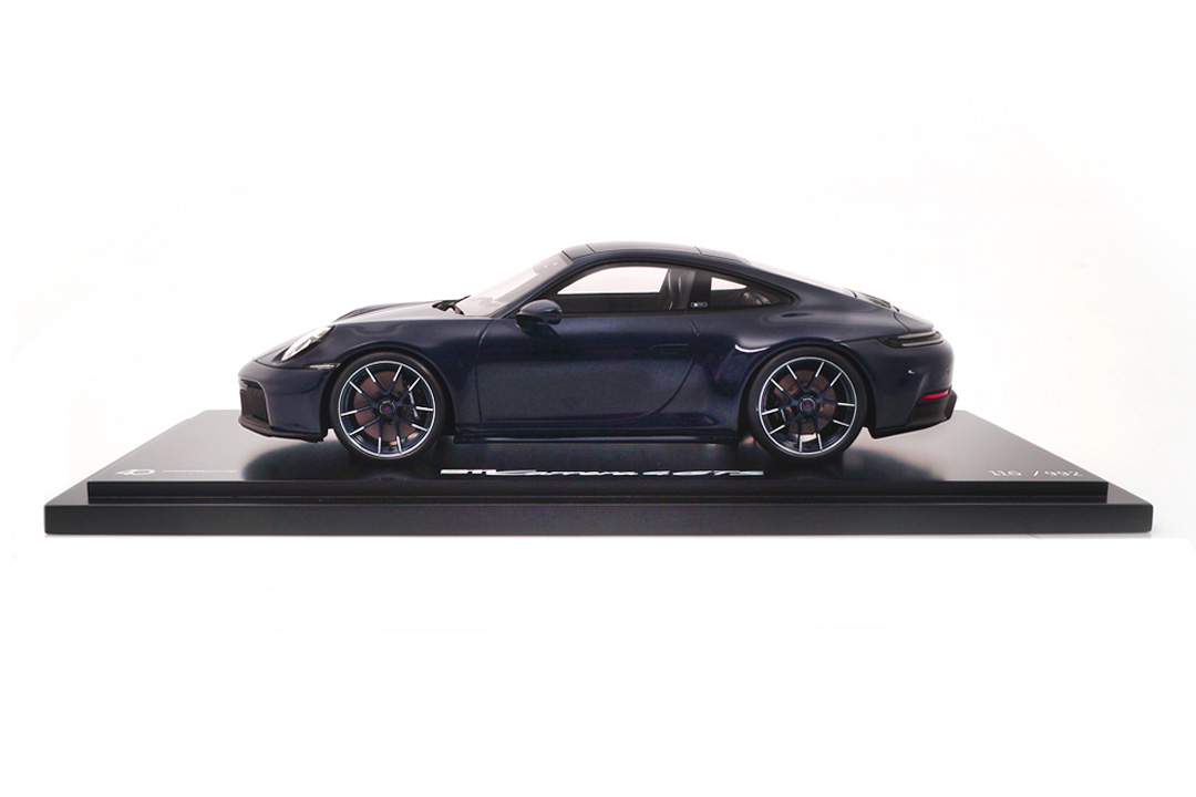 Porsche 911 (992.2) Carrera 4 GTS 40 Jahre Porsche Italien Blusogno Spark 1:18 WAP0210560TGTS Porsche 911 (992.2) Carrera 4 GTS 40 Jahre Porsche Italien Blusogno Spark 1:18 WAP0210560TGTS