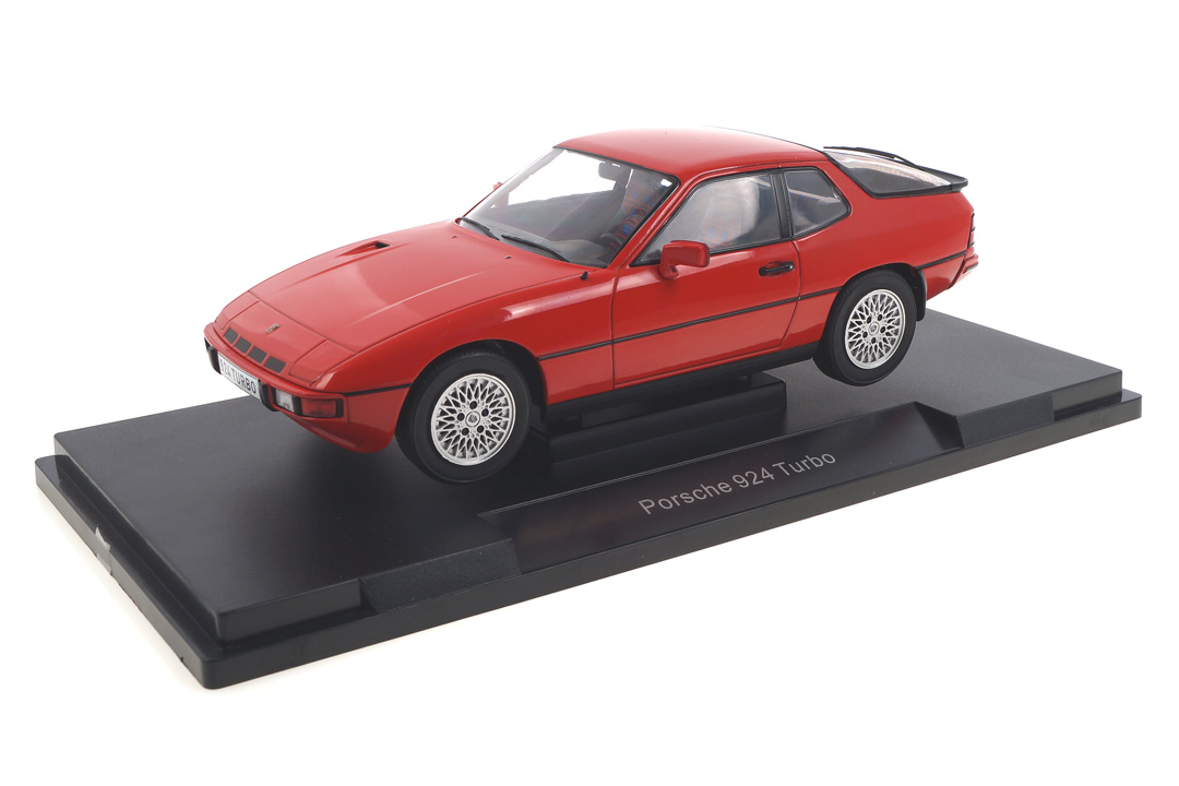 Porsche 924 Turbo Indischrot MCG 1:18 MCG18195 Porsche 924 Turbo Indischrot MCG 1:18 MCG18195