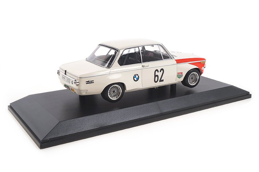 BMW 2002 Class Winner Brands Hatch 1969 Hahne/Quester Minichamps 1:18 155692762 BMW 2002 Class Winner Brands Hatch 1969 Hahne/Quester Minichamps 1:18 155692762