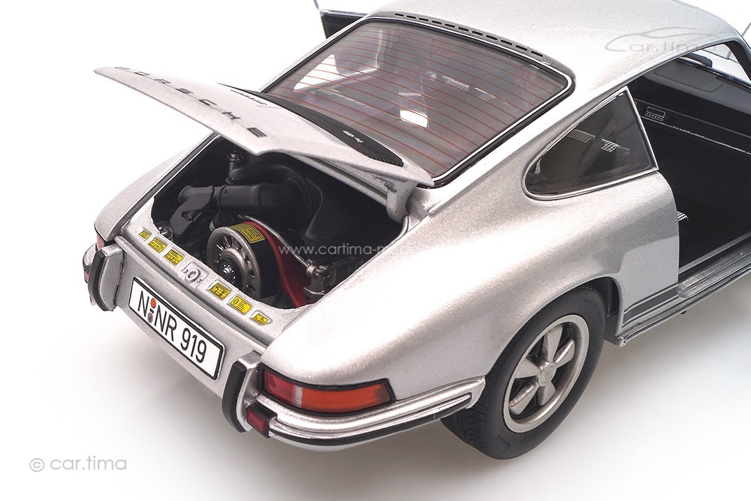 Porsche 911 S Coupé silber Schuco 1:18 450047000 Porsche 911 S Coupé silber Schuco 1:18 450047000