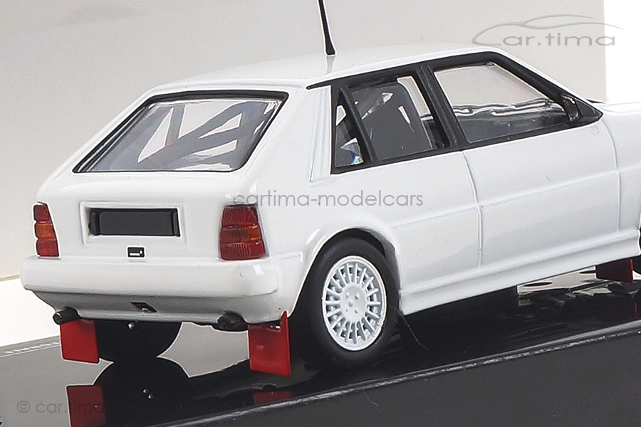 Lancia Delta HF Integrale 16V weiß IXO 1:43 MDCS026 Lancia Delta HF Integrale 16V weiß IXO 1:43 MDCS026