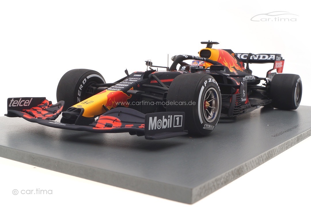 Red Bull Racing RB16B Winner GP Niederlande 2021 Max Verstappen/pit board Spark 1:18 18S601