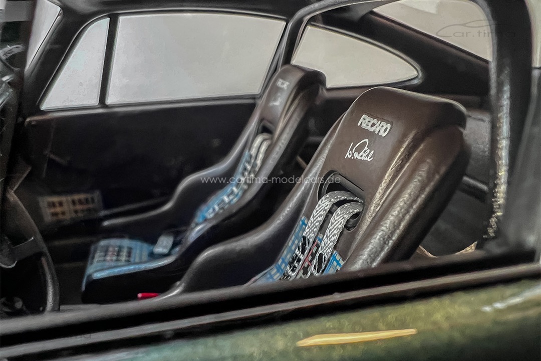 Porsche 911 ST Oakgrün Originalsignatur Walter Röhrl auf Bodenplatte car.tima 1:18