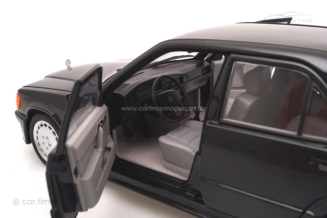 Mercedes-Benz 190E 2.3 16V 1984 schwarz met. Norev 1:18 183830 Mercedes-Benz 190E 2.3 16V 1984 schwarz met. Norev 1:18 183830