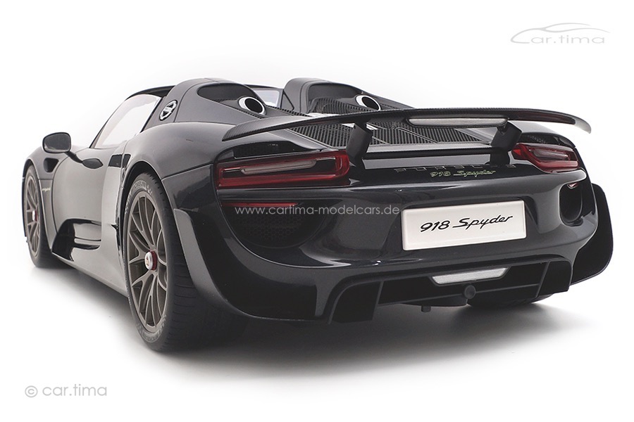 Porsche 918 Spyder Weissach Package Original signature Walter Röhrl AutoArt 1:12 12121-SIG